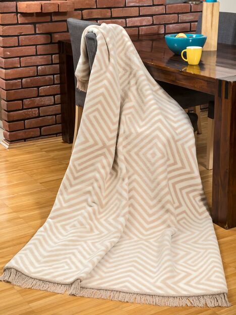 Koc bawełniany150x200 1008-1 beżowy w geometryczny wzór z frędzlami