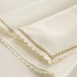 Obrus 140x220 LACE kremowy wykończony szampańską koronką - 3