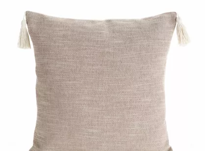 Poszewka płócienna 45x45 BOHO 5 pudrowa z ozdobnymi chwostami