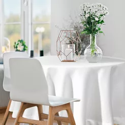 Obrus elegancki okrągły fi 150 ELLEN biały w drobne kropeczki z ozdobną listwą połyskujący srebrną nicią