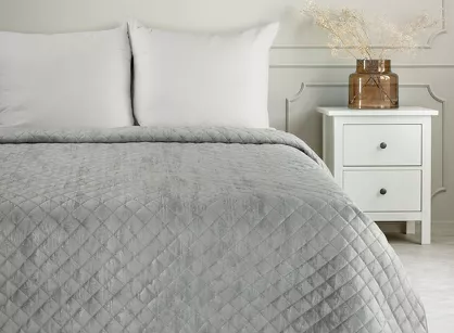 Narzuta welwetowa 170x210 BLINK 3 srebrna pikowana ze srebrnym przecieranym wzorem