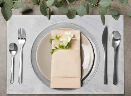 Serwetka błyszcząca 30x40 ERIKA biała z połyskującą srebrną nicią 4 szt.