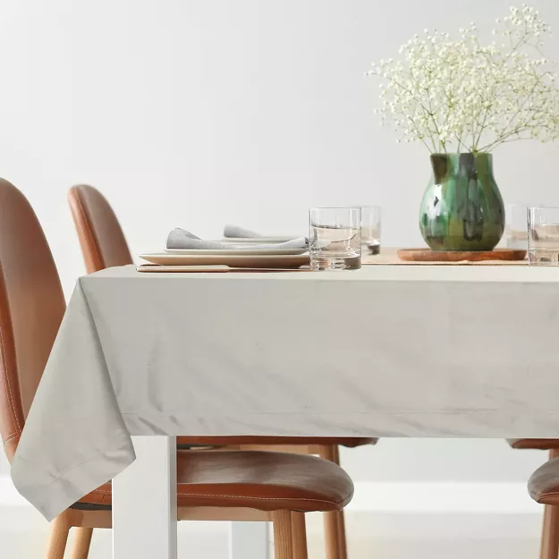 Obrus welwetowy 140x220 MELINDA srebrny wykończony mankietem