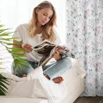 Zasłona na przelotkach 140x250 EMI biała o strukturze płótna z nadrukiem kwiatów ogrodowych - 14