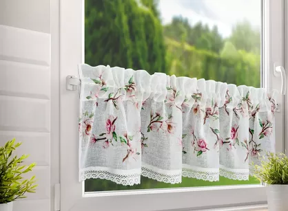 Zazdrostka gotowa w tunelu 150x30 ARI biała z etaminy zdobiona koronką z nadrukiem kwiatów magnolii