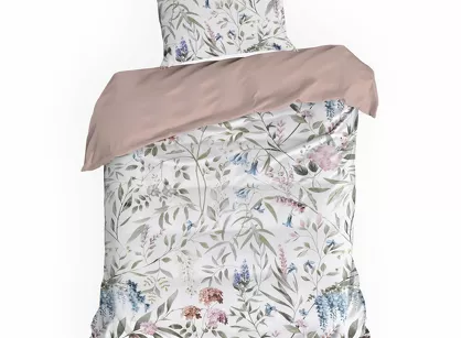 Pościel satynowa 140x200 SPRING 51 biała pudrowa z wzorem delikatnych kwiatów z kolekcji Classic