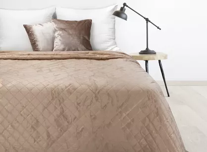 Narzuta welwetowa 200x220 LUIZ 6 beżowa pikowana ze złotym przecieranym wzorem efekt 3D Design 91