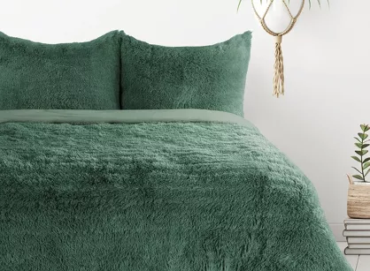 Pościel z mikrowłókna 220x200 TIFFANY ciemna zieleń o strukturze futra z kolekcji Design 91