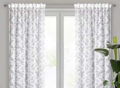 Zasłona na taśmie 140x270 WIKI biała w stylu eko z popielatym nadrukiem kwiatów