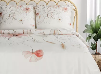 Pościel z satyny 140x200 PREMIUM 24 biała z wzorem różowych kwiatów z kolekcji Premium