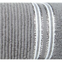 Ręcznik 70x140 FILON srebrny zdobiony bordiurą w prążki z połyskującą srebrną nicią 530 g/m2