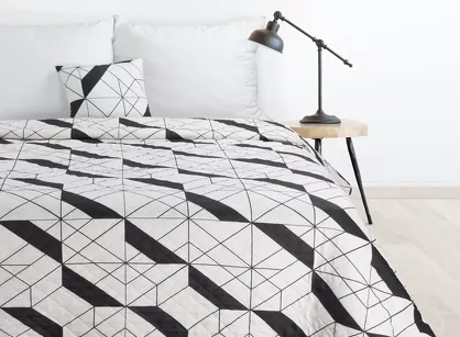 Narzuta pikowana 220x240 GEO 1 kremowa z czarnym wzorem geometrycznym