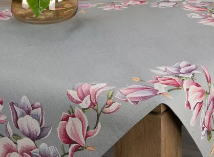 Nakładka gobelinowa 100x100 1214 popielata z wzorem różowych kwiatów magnolii