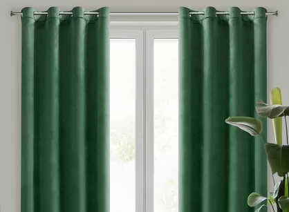 Zasłona gotowa na przelotkach 140x250 MELANIE welwetowa ciemna zieleń o aksamitnej strukturze