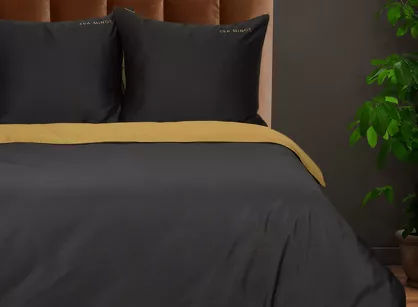 Pościel z makosatyny 220x200 EVA 8A czarna z lamówką złotą i napisami