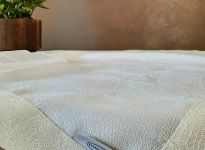 Bieżnik 40x140 LILIAN kremowy wzór roślinny z nicią złotą wykończony listwą