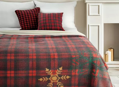 Koc świąteczny 200x220 CHERRY bawełniany czerwony z zieloną kratką z wzorem złotych śnieżynek