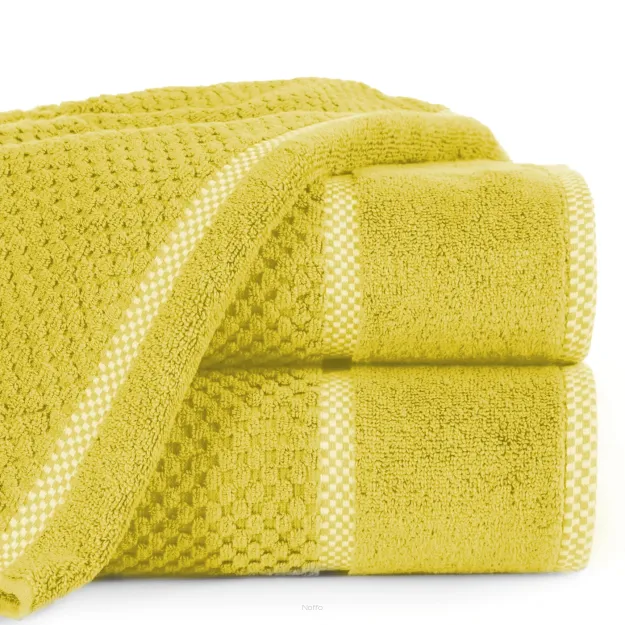 Ręcznik bawełniany 70x140 CALEB musztardowy o delikatnym wzorze krateczki i kontrastową bordiurą