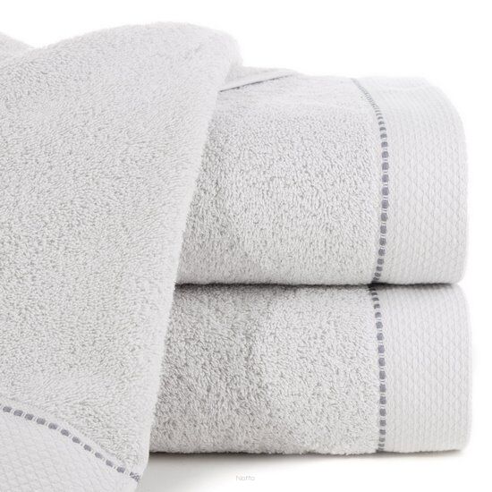 Ręcznik bawełniany 50x90 DAISY srebrny z bordiurą z kontrastowym przeszyciem