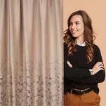 Zasłona na taśmie MARIELA welwetowa beżowa z szampańskim nadrukiem - 12