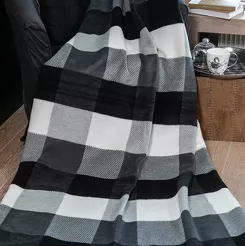 Koc bawełniany 150x200 1229-2 biały czarny w wyrazistą kratę z frędzlami