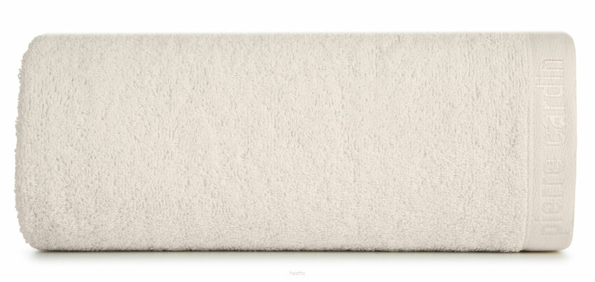 Ręcznik 30x50 EVI Pierre Cardin kremowy zdobiony bordiurą w kolorze ręcznika z logo marki 430 g/m2