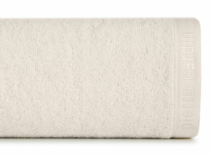 Ręcznik 30x50 EVI Pierre Cardin kremowy zdobiony bordiurą w kolorze ręcznika z logo marki