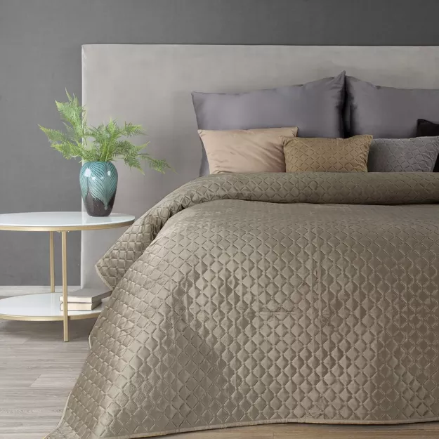 Narzuta welwetowa 200x220 DIMON ciemny beż pikowana w geometryczny wzór