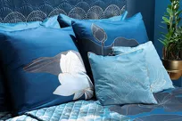 Poszewka welwetowa 45x45 LOTOS 8 turkusowa ze złotym nadrukiem kwiatu lotosu obszyta lamówką Limited Collection - 3