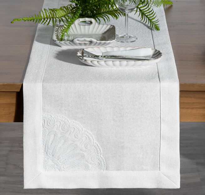 Bieżnik 40x140 ELEN złamana biel z ozdobną kantą i wyhaftowaną koronką na brzegu z kolekcji Premium