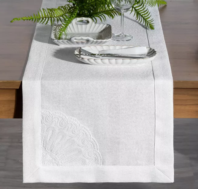 Bieżnik 40x140 ELEN złamana biel z ozdobną kantą i wyhaftowaną koronką na brzegu z kolekcji Premium