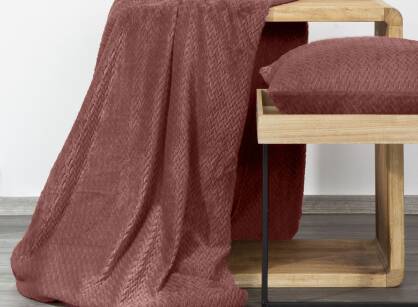 Koc na fotel CINDY 3 różowy puszysty w jodełkę 70x160 Design 91