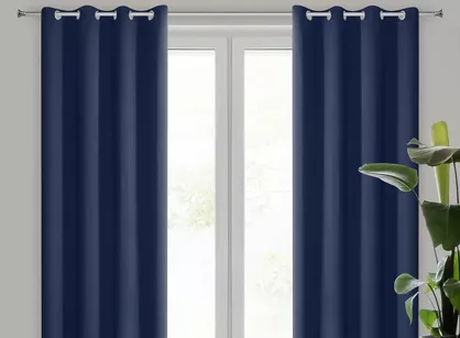 Zasłona na przelotkach 135x270 LOGAN zaciemniająca grafitowa jednokolorowa z półmatowej tkaniny