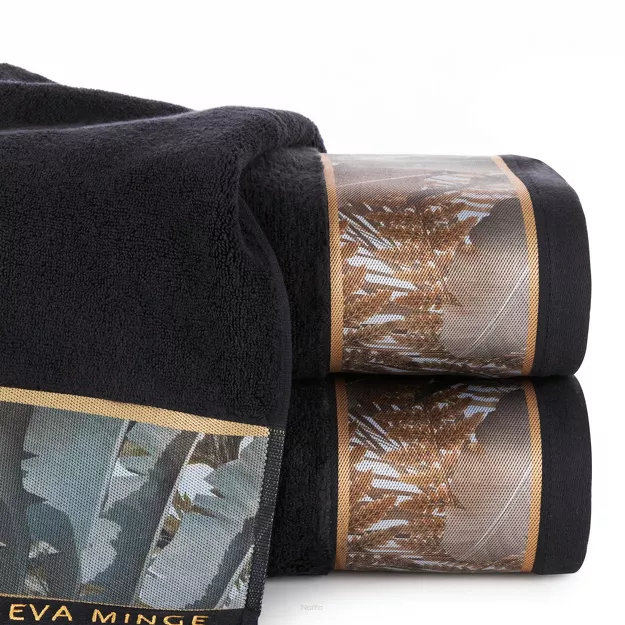 Ręcznik 70x140 EVA 17 Eva Minge czarny zdobiony bordiurą z botanicznym wzorem w liście z kolekcji Premium