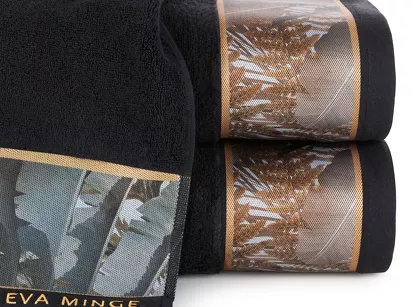 Ręcznik 70x140 EVA 17 Eva Minge czarny zdobiony bordiurą z botanicznym wzorem w liście z kolekcji Premium