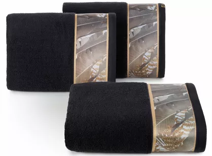 Ręcznik 70x140 EVA 17 Eva Minge czarny zdobiony bordiurą z botanicznym wzorem w liście z kolekcji Premium
