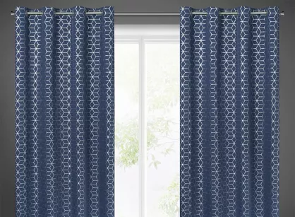 Zasłona na przelotkach 140x250 CUBE granatowa z geometrycznym srebrnym nadrukiem