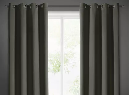 Zasłona na taśmie 135x270 LOGAN zaciemniająca grafitowa jednokolorowa z półmatowej tkaniny