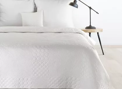 Narzuta jednokolorowa 170x210 BONI 5 biała pikowana w geometryczny wzór Design 91