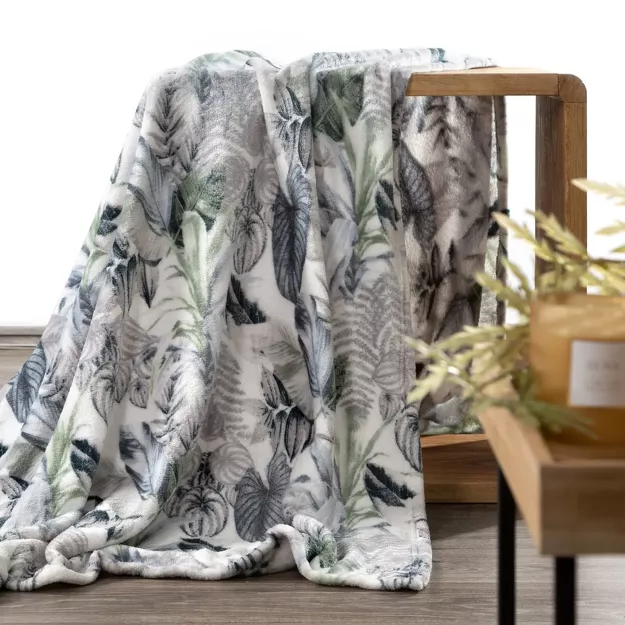 Koc typu flano 150x200 DAVOS 2 biały z nadrukiem zielonych egzotycznych liści