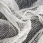 Firana na przelotkach 140x260 MAJA biała o strukturze siatki ze złotą nicią - 3