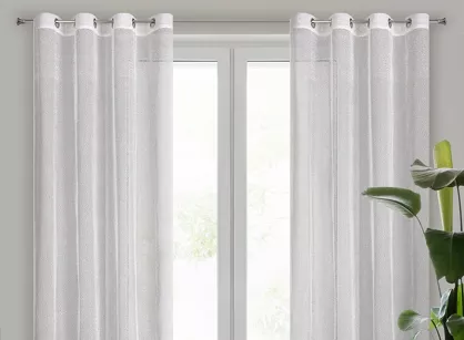 Firana na przelotkach 140x260 MAJA biała o strukturze siatki ze złotą nicią