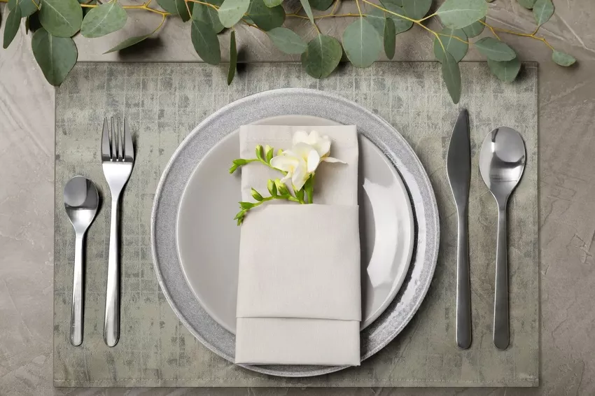 Serwetka 30x40 ALINA srebrna z żakardowym wzorem drobnych kwadracików 4 szt.