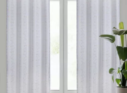 Zasłona gotowa na przelotkach 140x250 EVI biała z błyszczącym złotym nadrukiem geometrycznym