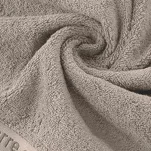 Komplet ręczników EVI Pierre Cardin ciemny beż zdobione bordiurą w kolorze ręcznika z logo marki z kolekcji Premium - 2