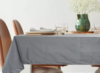 Obrus welwetowy 140x220 MELINDA stalowy wykończony mankietem