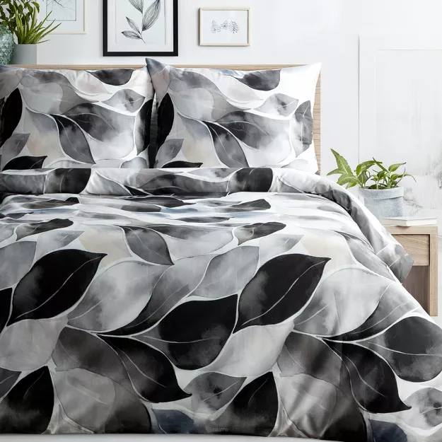 Pościel satynowa 140x200 SPRING 75 biała grafitowa z wzorem roślinnym z kolekcji Classic