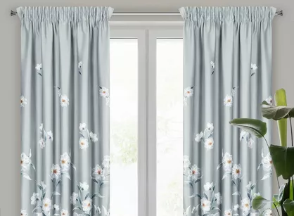 Zasłona na taśmie 135x270 NILA zaciemniająca srebrna różowa kwiatowy nadruk