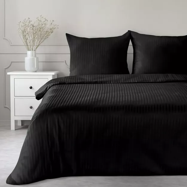 Pościel satynowa 220x200 VERA jednokolorowa gładka czarna w prążki