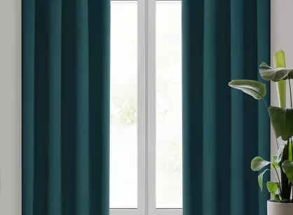 Zasłona na przelotkach 135x250 LOGAN zaciemniająca petrol jednokolorowa z półmatowej tkaniny